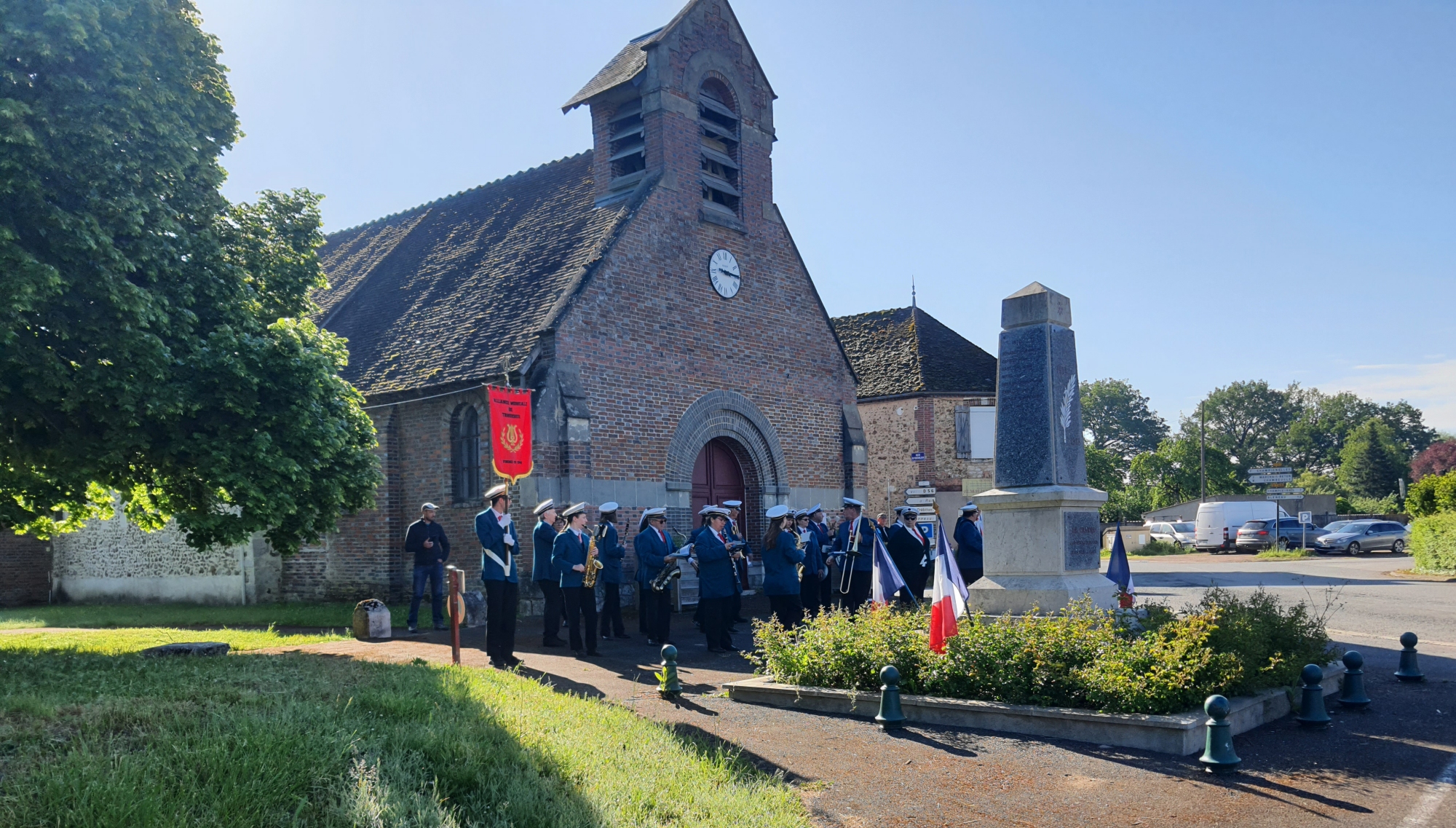 On s'apprête à sonner «&nbsp;Aux Morts&nbsp;»